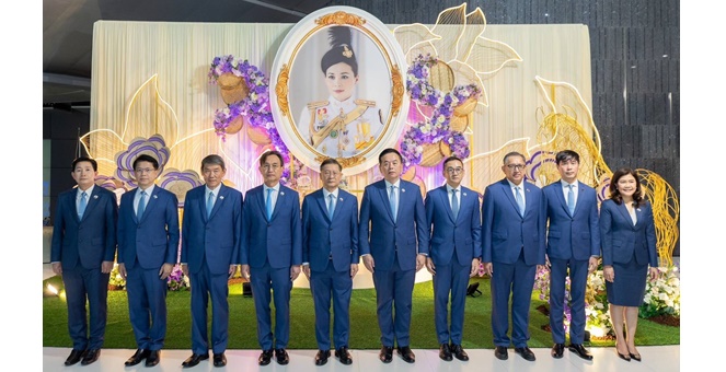 รูป ธนาคารกรุงไทย ถวายพระพรชัยมงคลและลงนามถวายพระพร สมเด็จพระนางเจ้าฯ พระบรมราชินี