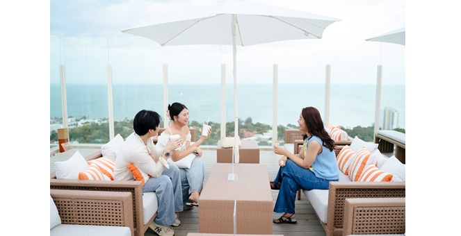 รูป PROUD เนรมิตคาเฟ่ลอยฟ้า VEHHA Hua Hin Pop-up Cafe เสิร์ฟความฟินช่วงวันแม่ รับนักท่องเที่ยวหัวหินคึกคักหลังทางพิเศษใหม่เปิดบริการ