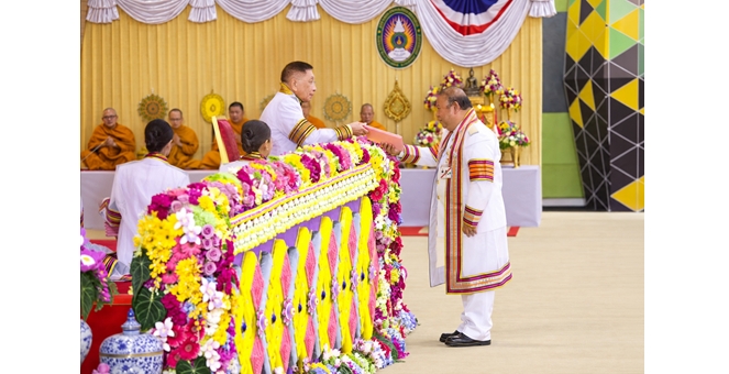 พุฒิพงศ์ ปราสาททองโอสถ รับพระราชทานปริญญาดุษฎีบัณฑิตกิตติมศักดิ์ สาขาการจัดการการท่องเที่ยวและการบริการ จากมหาวิทยาลัยราชภัฏอุบลราชธานี