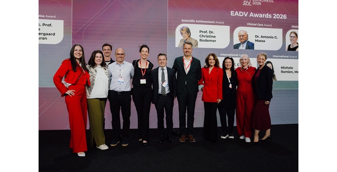 ไบเออร์สด๊อรฟ ตอกย้ำความเป็นผู้นำด้าน Skin Science บนเวที EADV Congress 2026 นำเสนอแนวคิดใหม่ของการดูแลผิวเป็นสิวต่อประชาคมแพทย์ผิวหนังระดับโลก ต่อยอดความก้าวหน้าด้าน Skin Microbiome สู่นวัตกรรม Eucerin ERMOPURE CLINICAL PROBIOM8