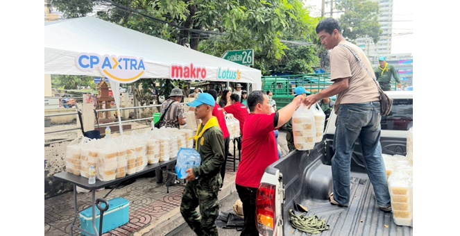 ซีพี แอ็กซ์ตร้า สนับสนุนทีม Big Cleaning ของ กทม. ฟื้นฟูพื้นที่หลังน้ำลด พร้อมส่งต่อเสื้อสะท้อนแสงรีไซเคิล สานต่อคุณค่าจากโครงการ “พลาสติกคืนค่า”