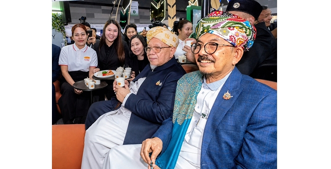 จุฬาราชมนตรีเยี่ยมชมบูธ CPF ชูอาหารคุณภาพมาตรฐานฮาลาล ในงาน Grand Halal Bangkok 2026