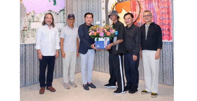 วิชา พูลวรลักษณ์ ร่วมแสดงความยินดี รัตน์ โอสถานุเคราะห์ ในโอกาสจัดนิทรรศการจิตรกรรมเดี่ยวครั้งแรก