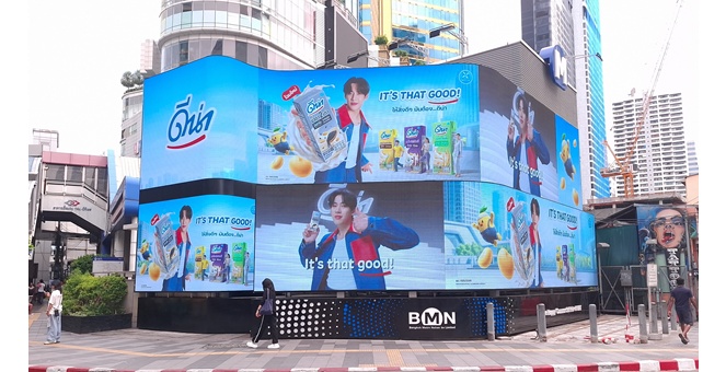 ดีน่ารีเฟรชแบรนด์ครั้งใหญ่ ดึง BamBam ถ่ายทอดภาพลักษณ์ใหม่ ผ่านเครือข่ายสื่อ OOH ในระบบรถไฟฟ้า MRT