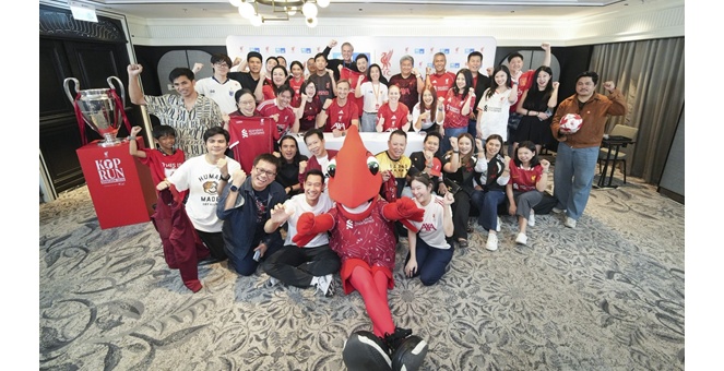กรุงไทย – แอกซ่า ประกันชีวิต จัดกิจกรรมสุดเอ็กซ์คลูซีฟ “LFC Legends Meet and Greet” ให้ลูกค้าแฟนบอลลิเวอร์พูลกระทบไหล่ 2 ตำนานนักเตะ “ซามี ฮูเปีย และ นาตาชา ดาวี” อย่างใกล้ชิด