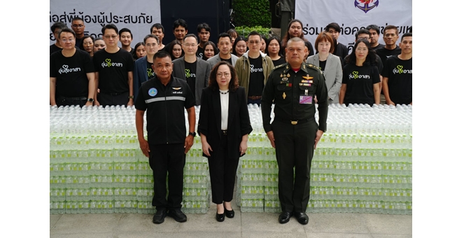 AIS ส่งต่อน้ำดื่มช่วยผู้ประสบภัยน้ำท่วม ผนึกกระทรวงกลาโหม – กองทัพอากาศ เร่งส่งความช่วยเหลือ พร้อมเฝ้าระวังโครงข่ายทั่วประเทศ 24 ชั่วโมง